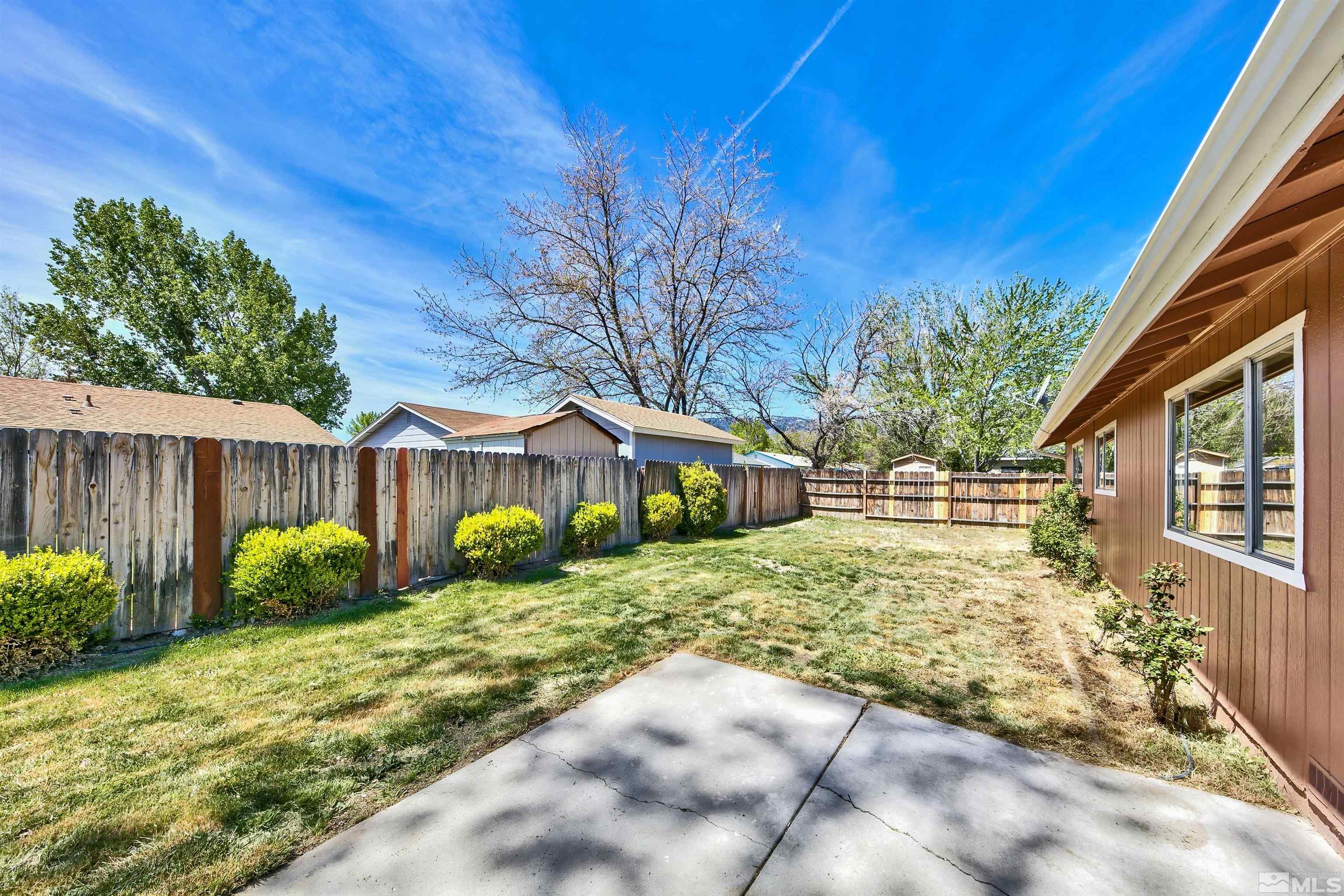 271 E Applegate way