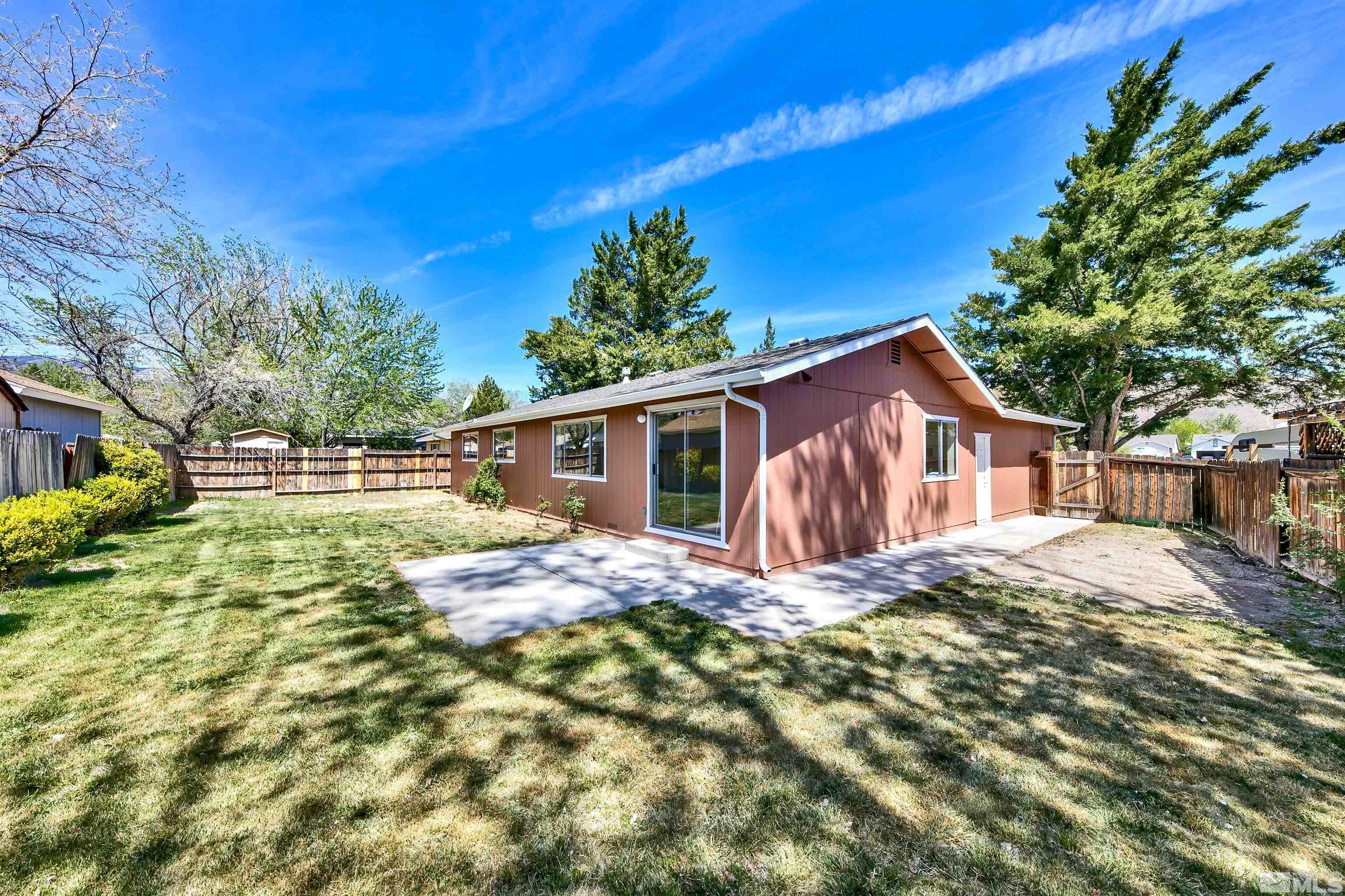 271 E Applegate way