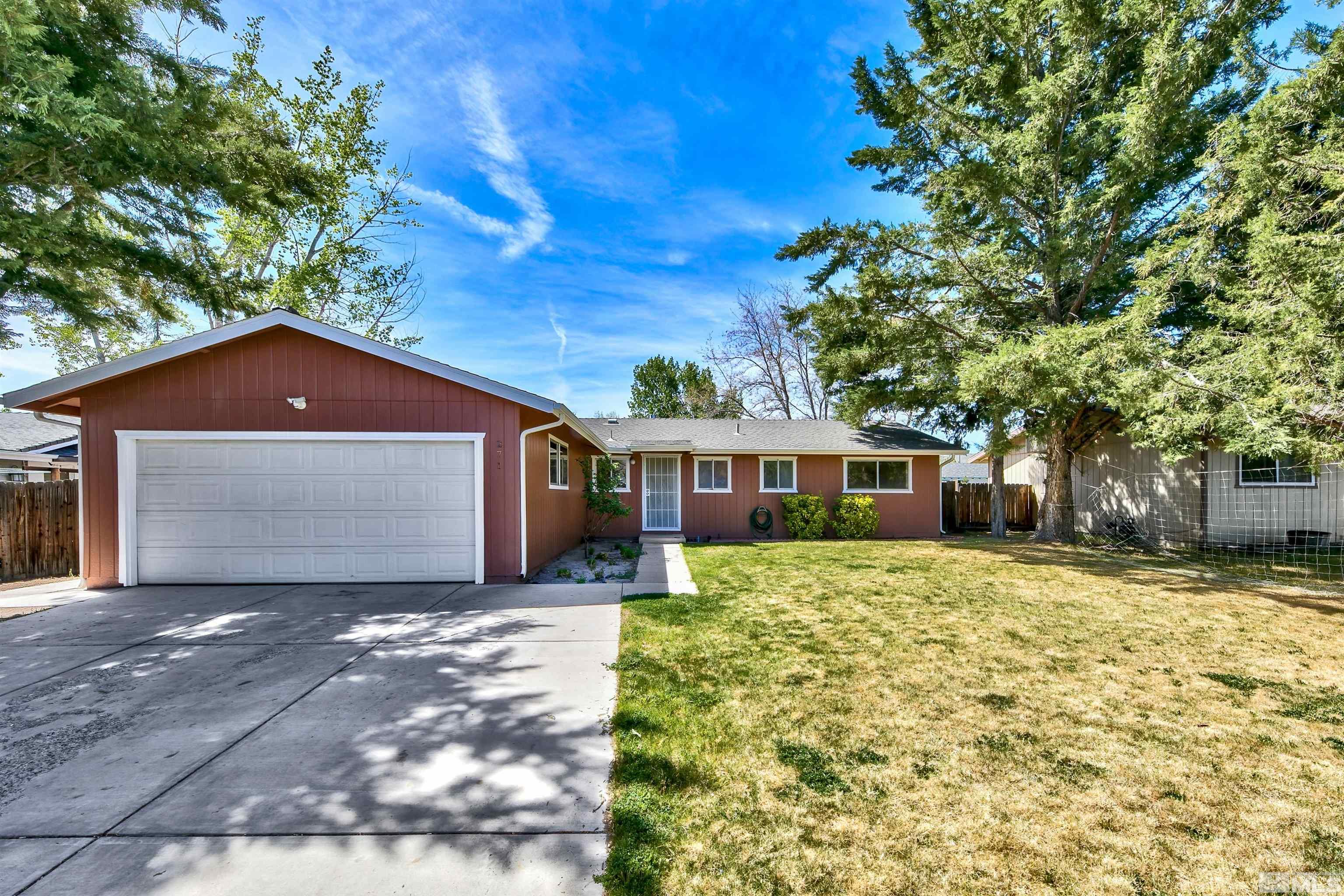 271 E Applegate way