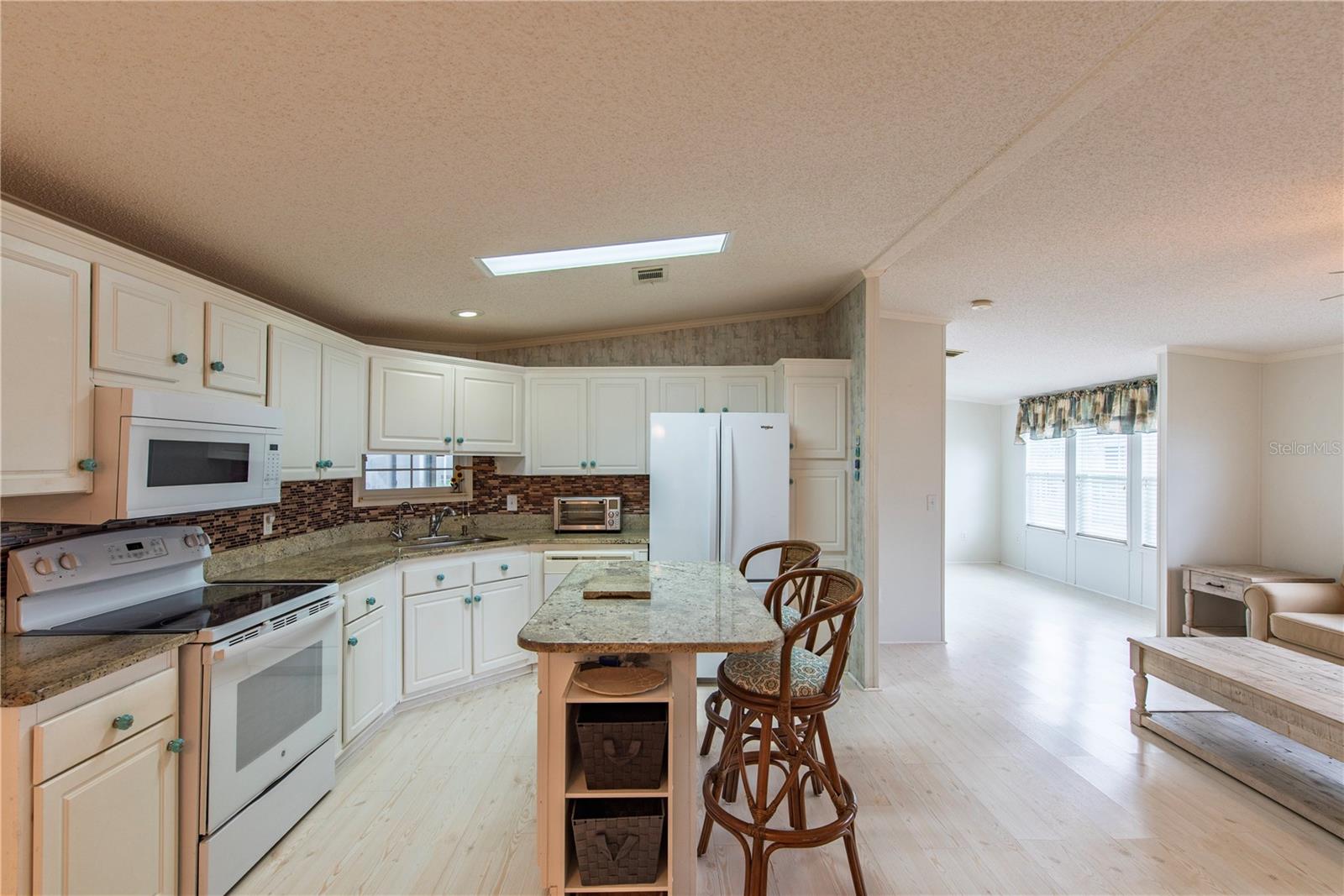 23 BRINK AVE