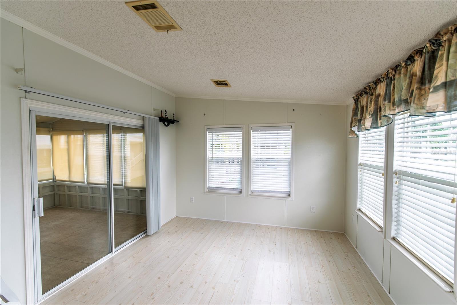 23 BRINK AVE