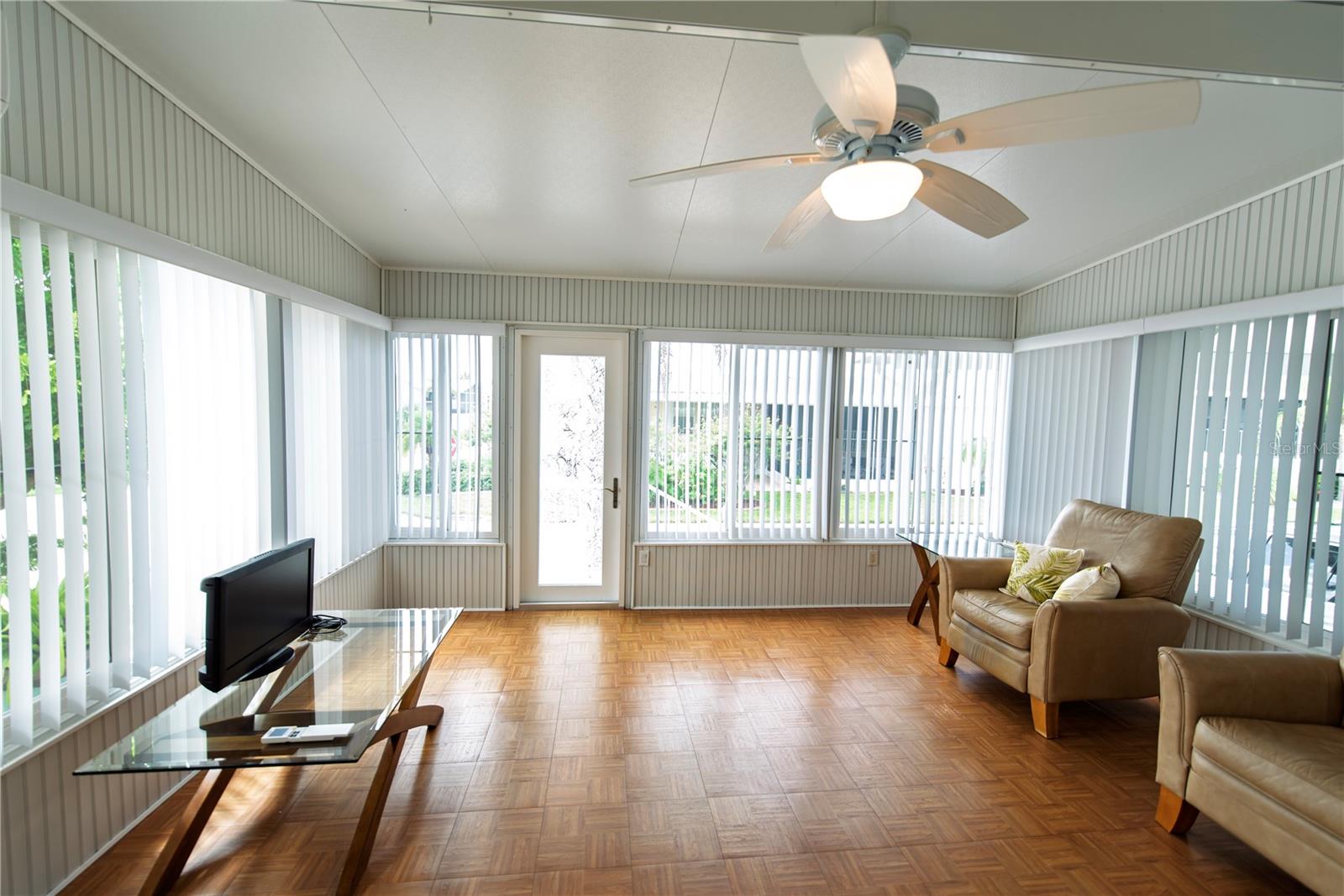 22 FREEMAN AVE