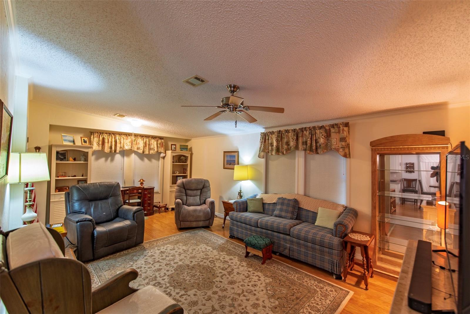 3 ROTTERDAM DR