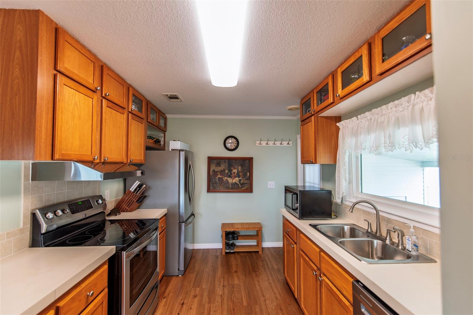 21 BRINK AVE