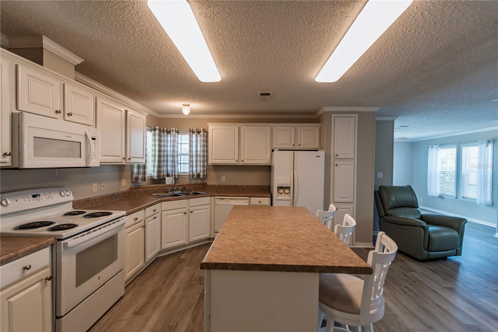 24 EMDEN CIR