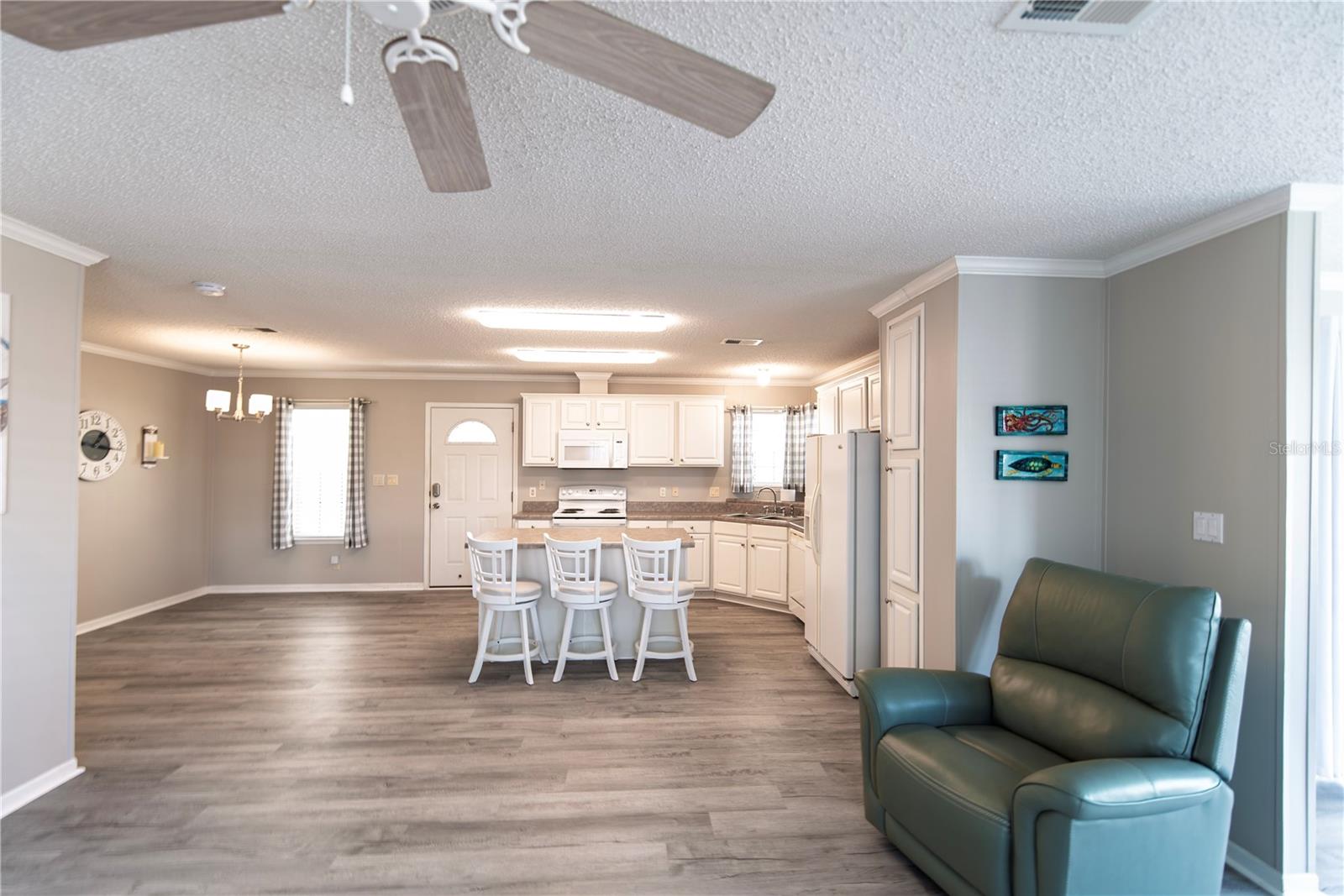 24 EMDEN CIR