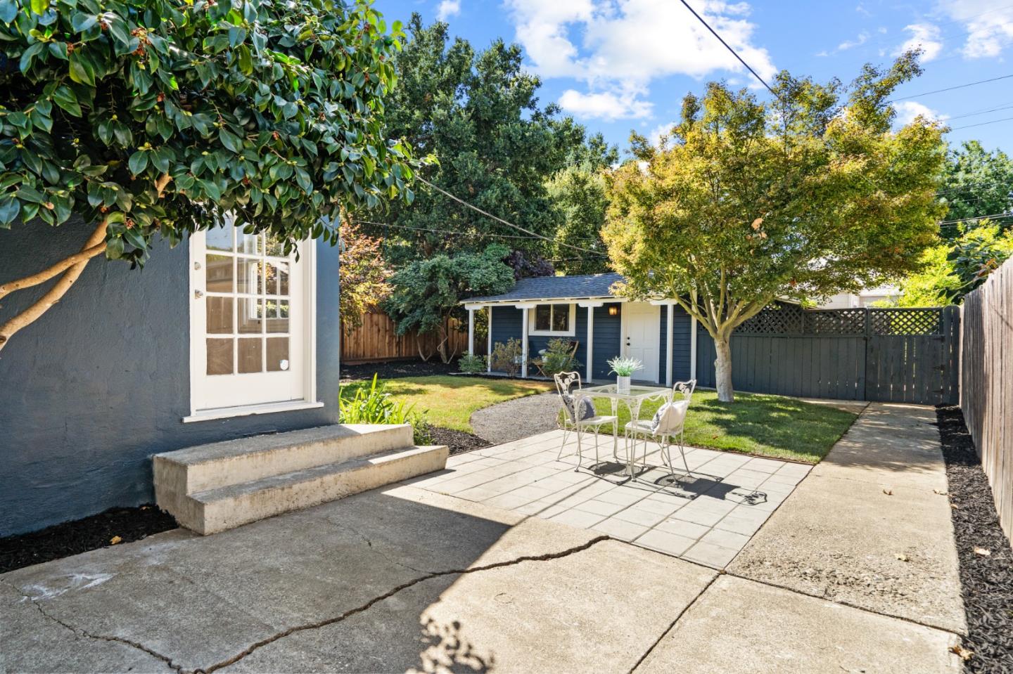 1035 Oakland AVE