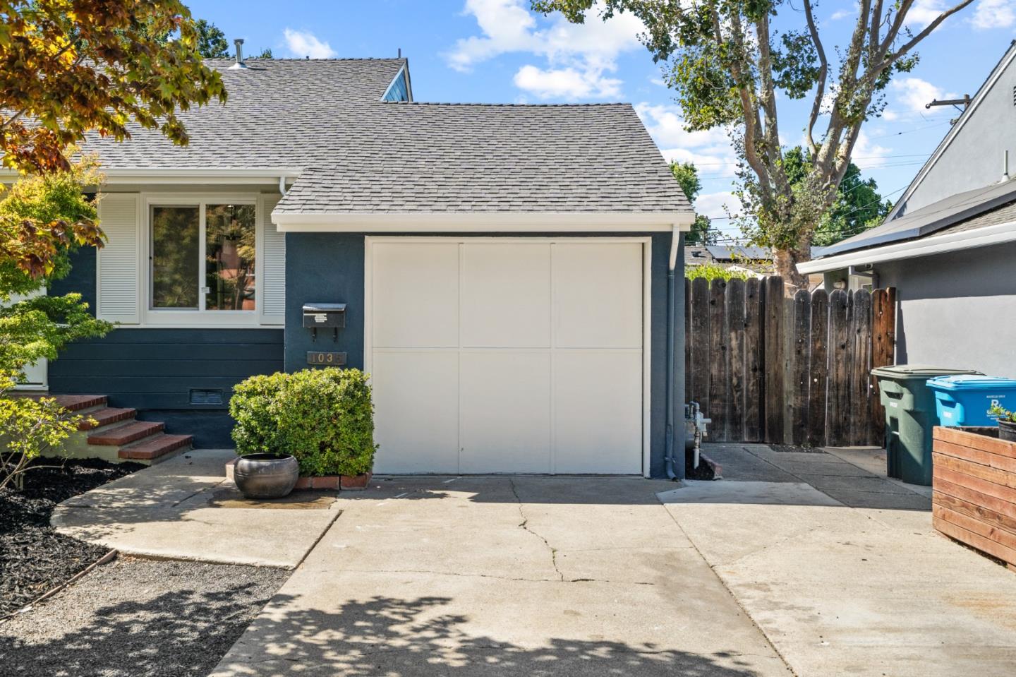 1035 Oakland AVE