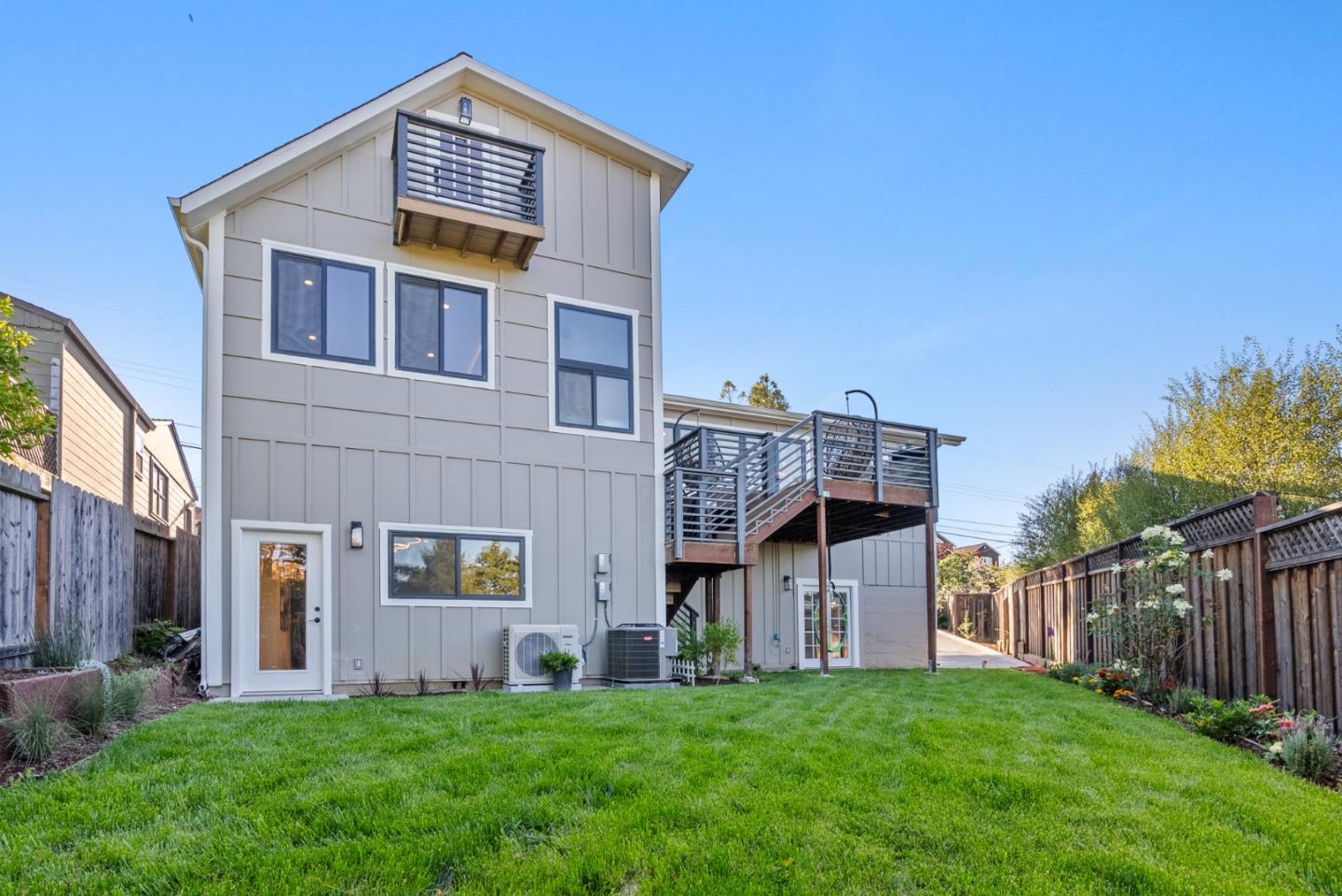 125 Garnet AVE