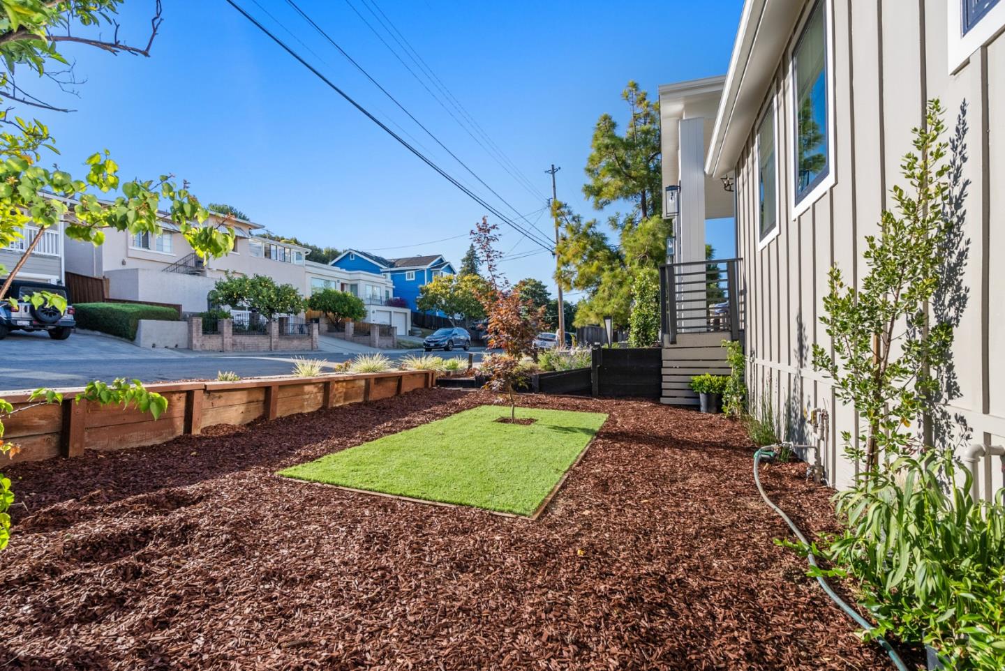 125 Garnet AVE