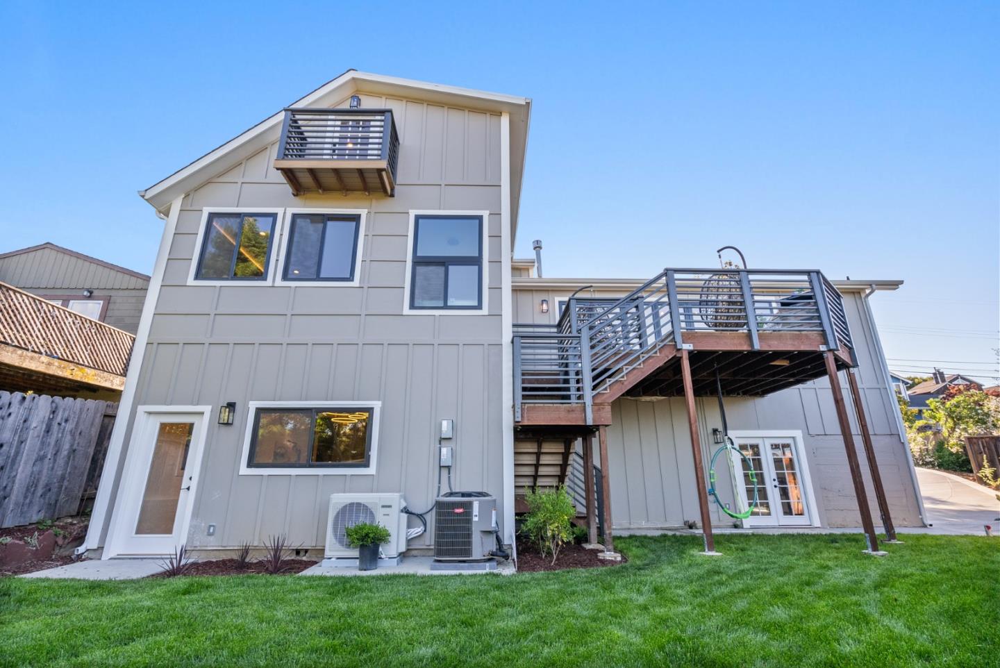 125 Garnet AVE