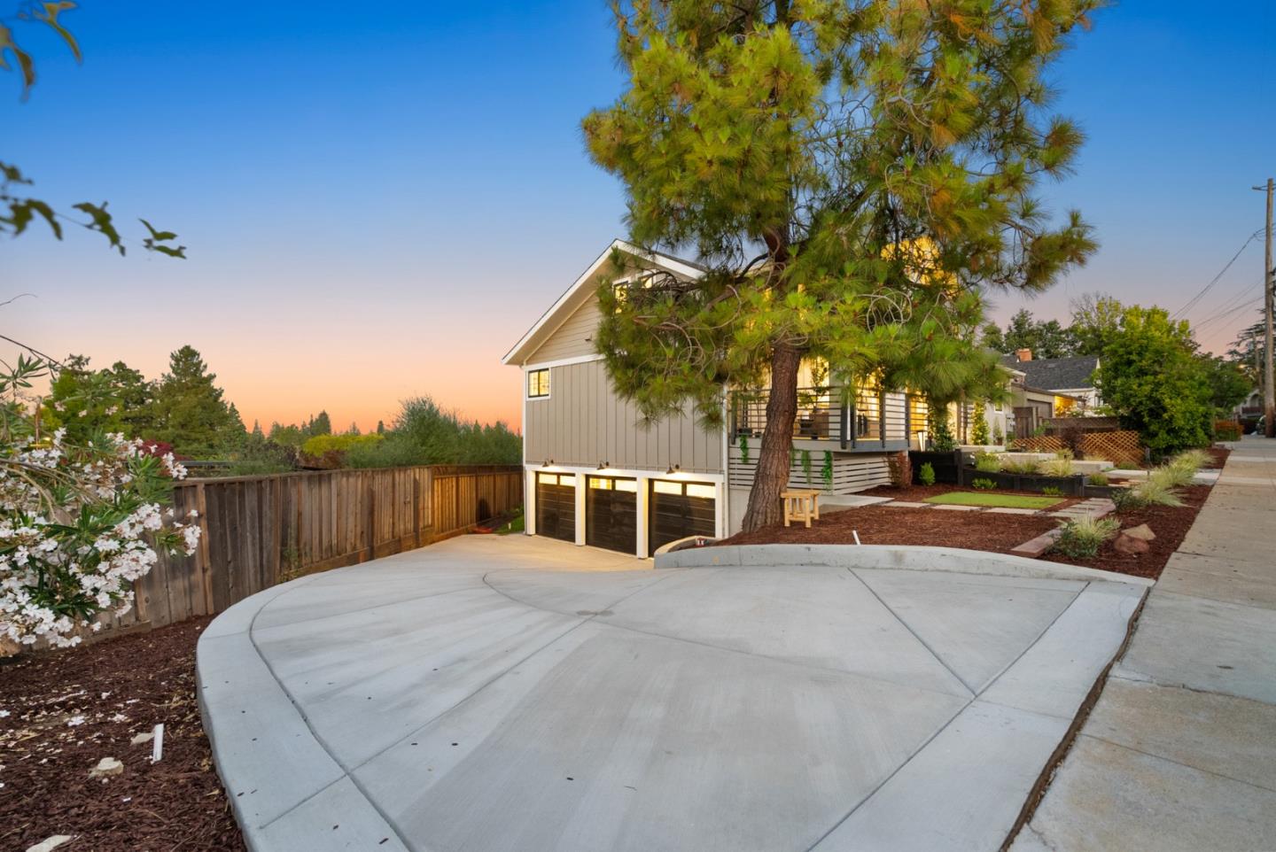 125 Garnet AVE