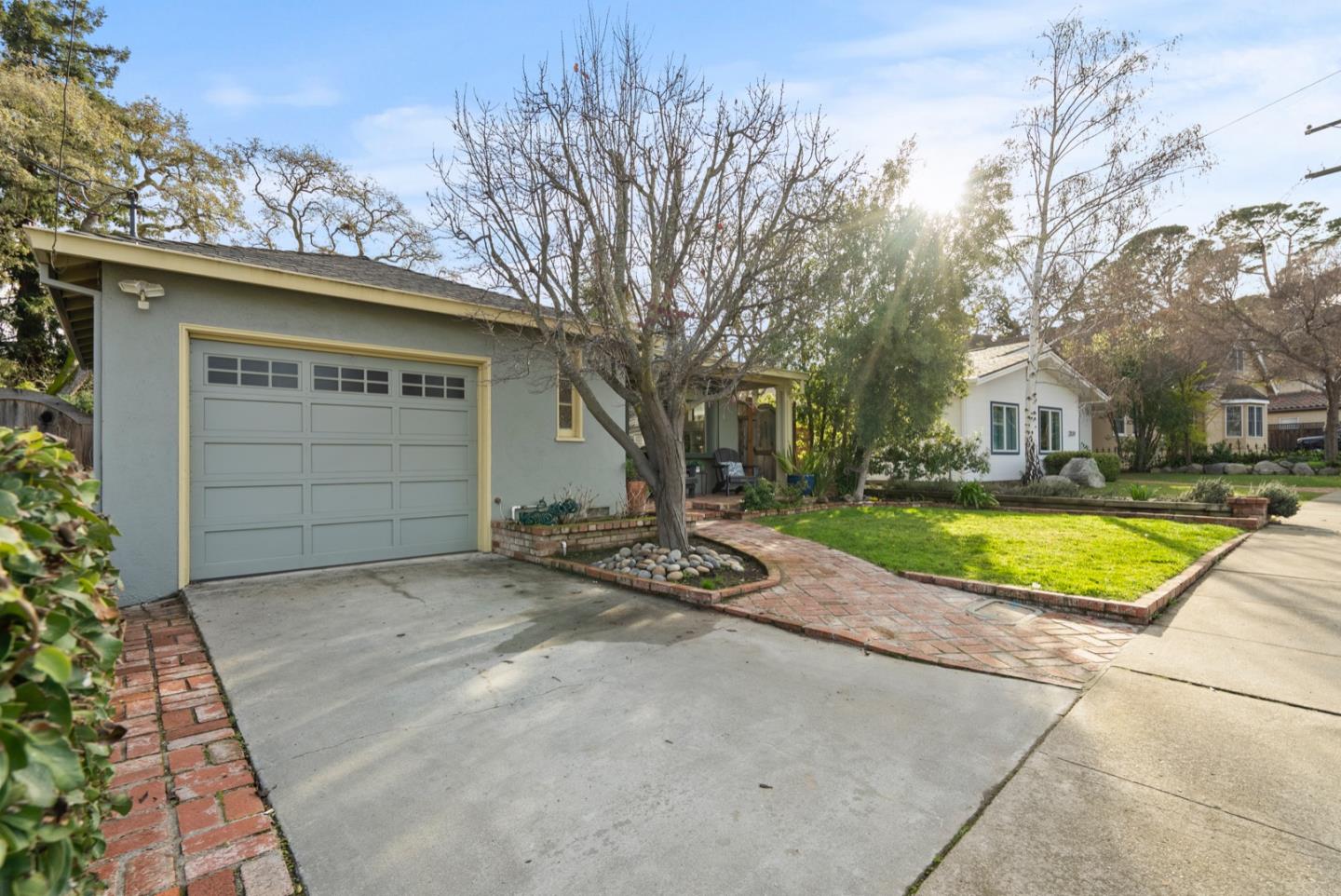 2133 Greenwood AVE