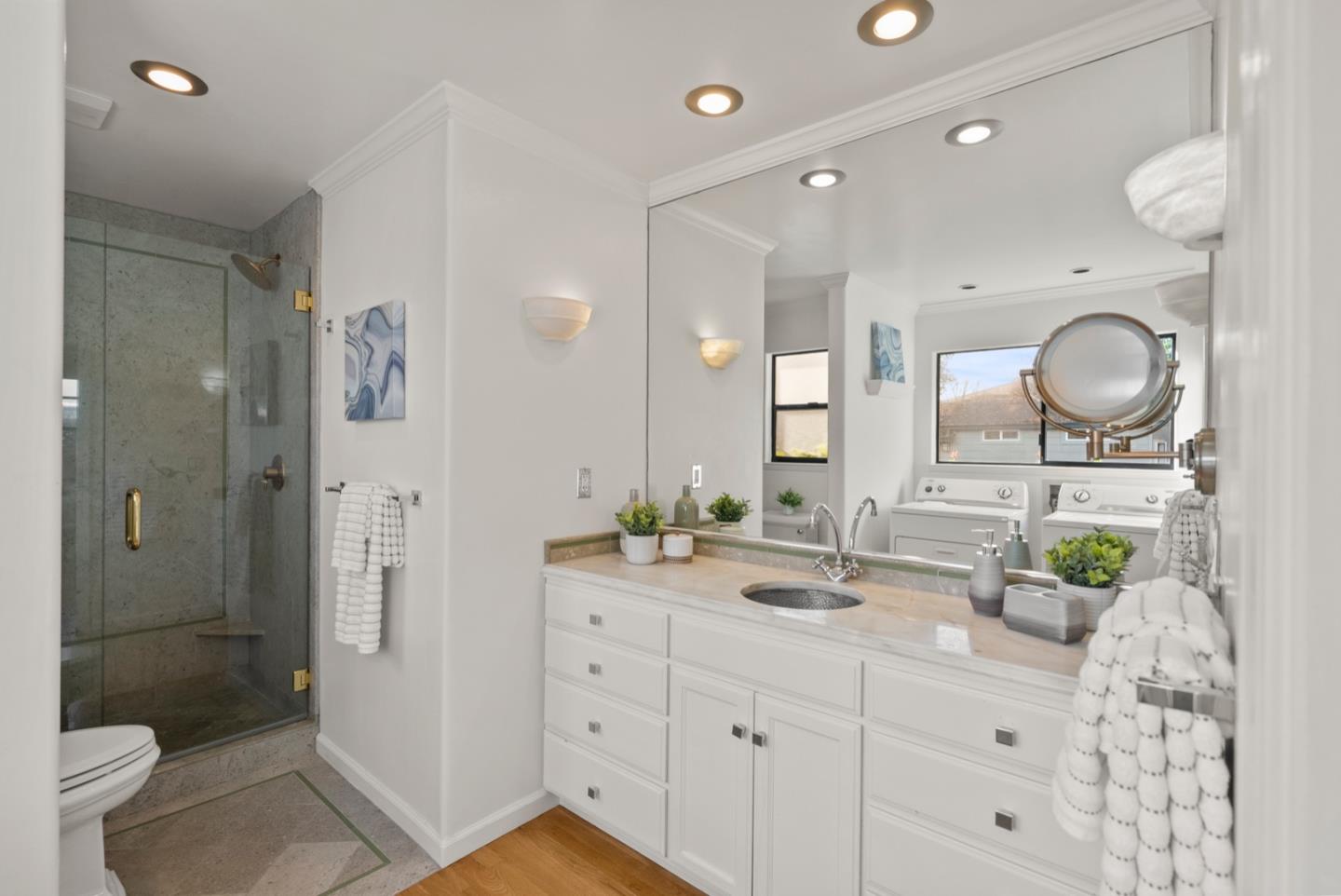 2133 Greenwood AVE