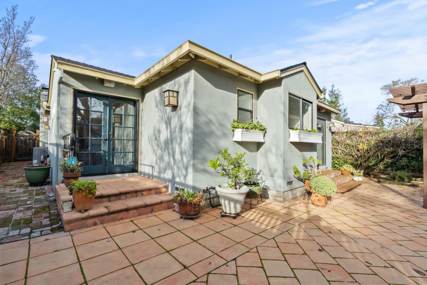 2133 Greenwood AVE