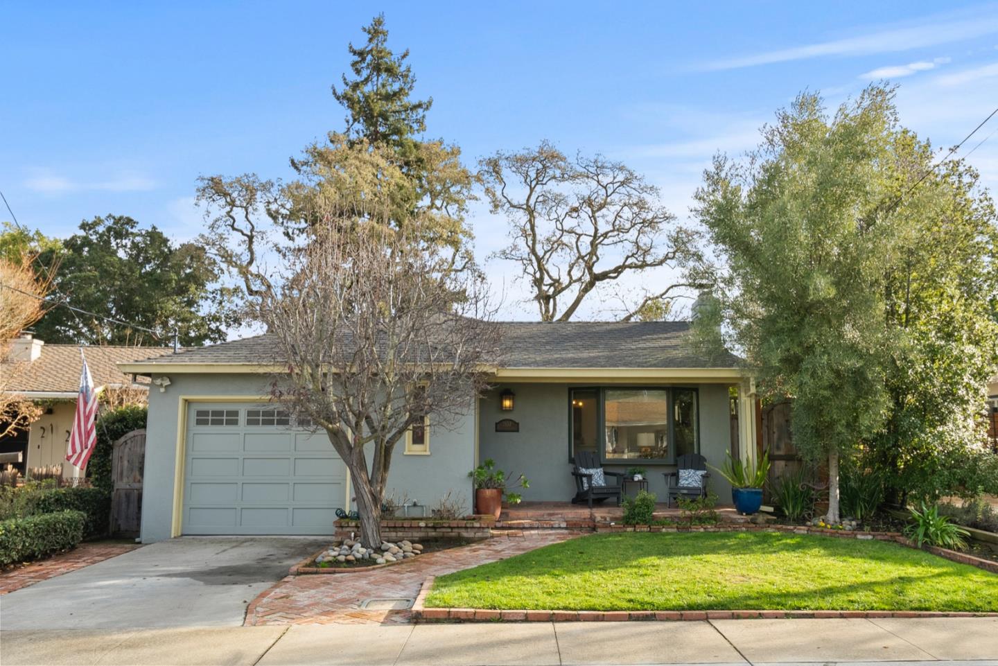 2133 Greenwood AVE