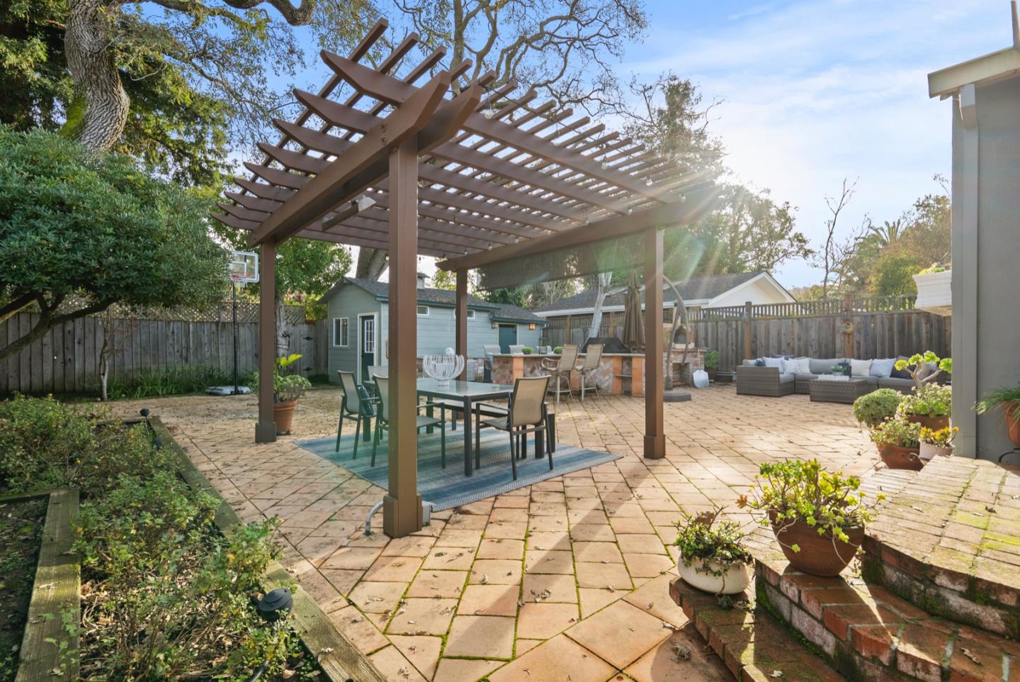 2133 Greenwood AVE