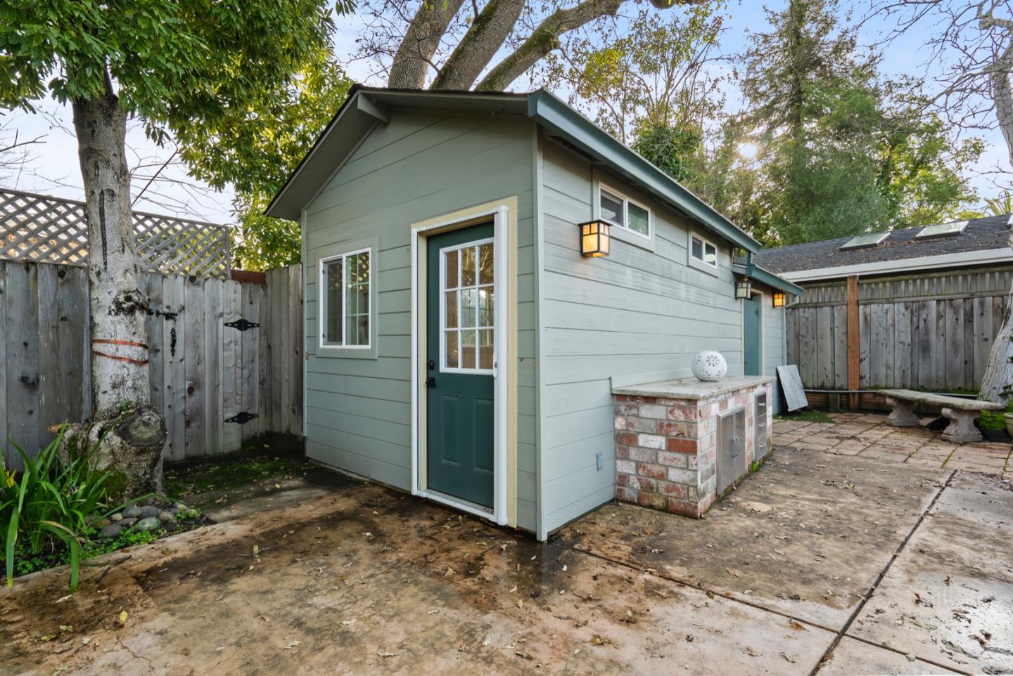 2133 Greenwood AVE