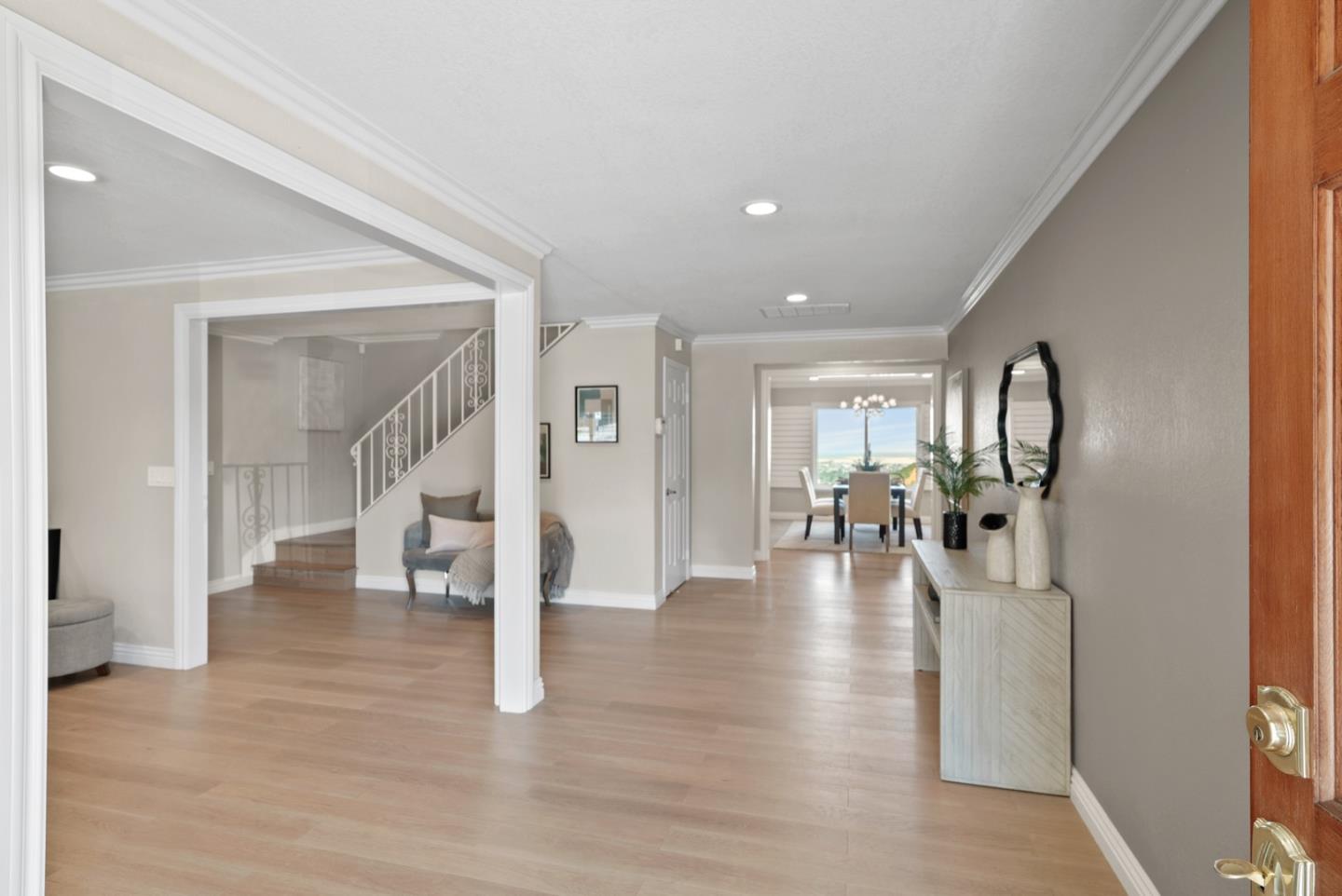 1011 Crestview DR