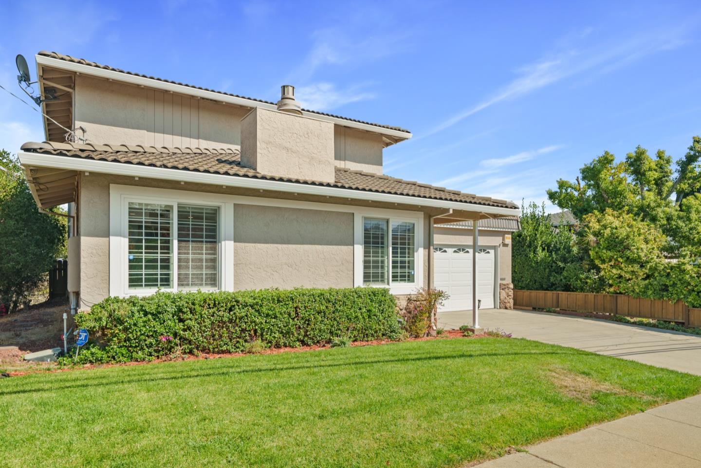 1011 Crestview DR