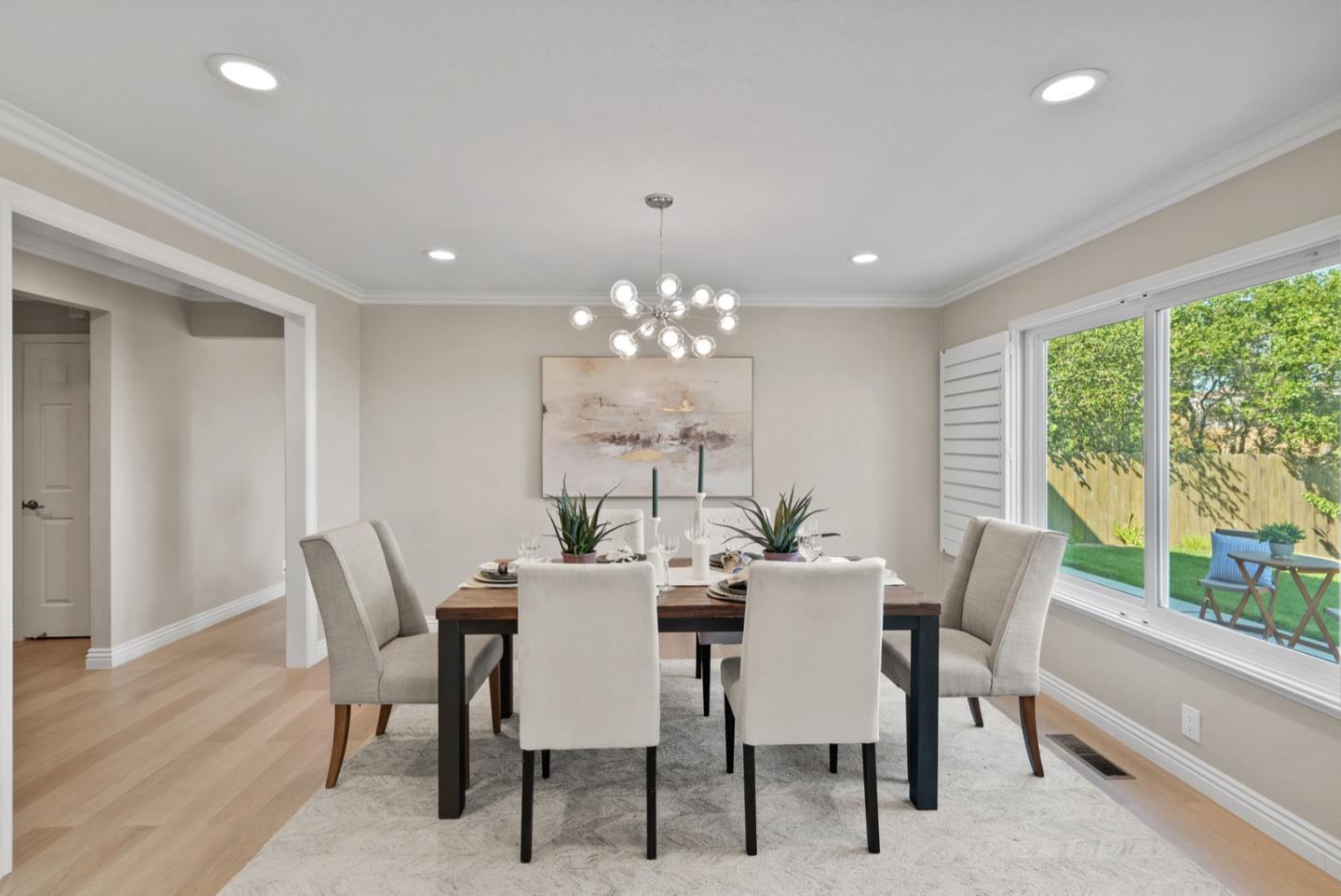 1011 Crestview DR