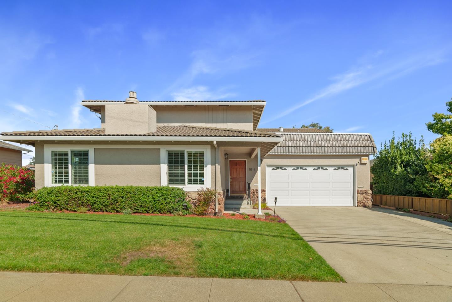 1011 Crestview DR