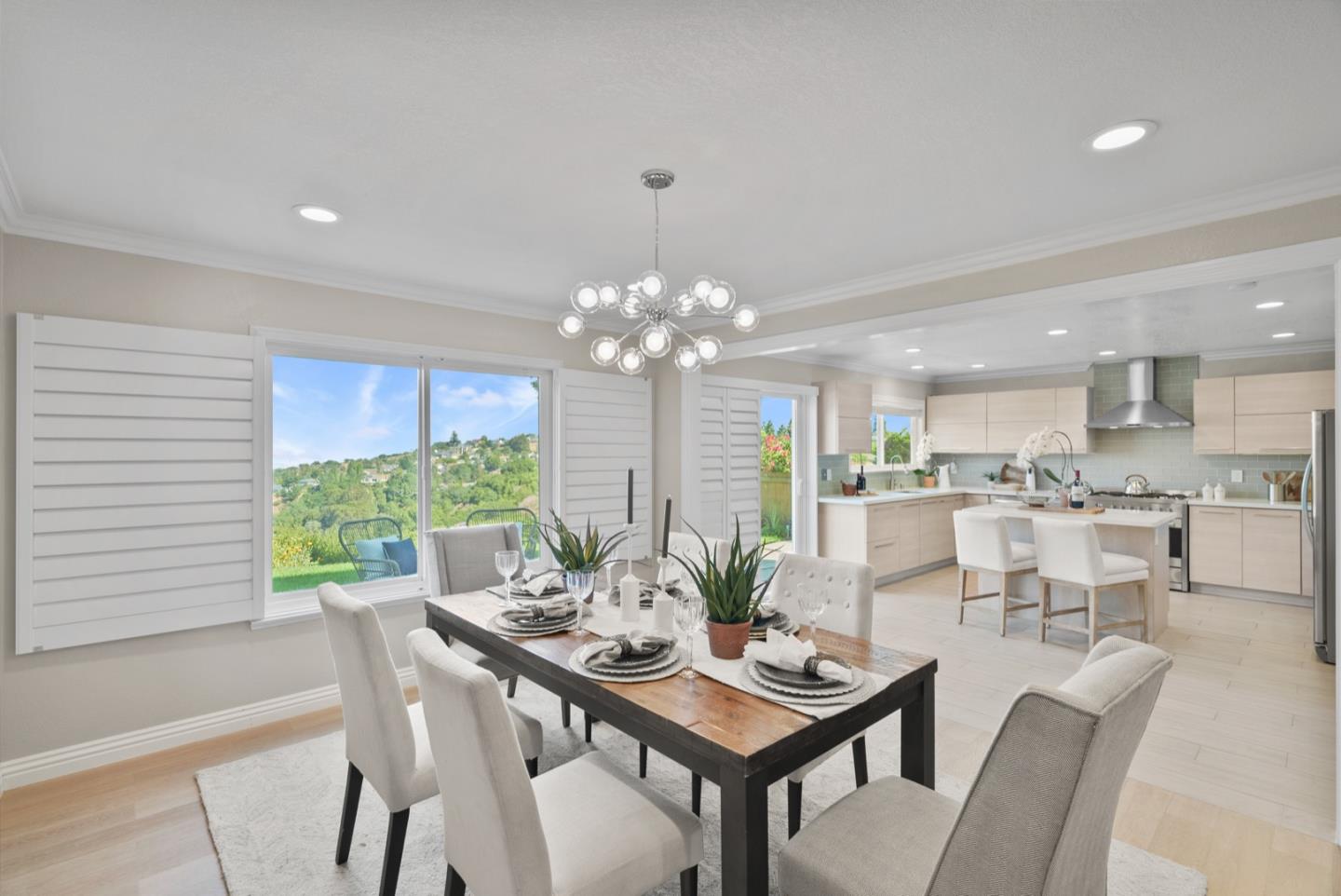 1011 Crestview DR