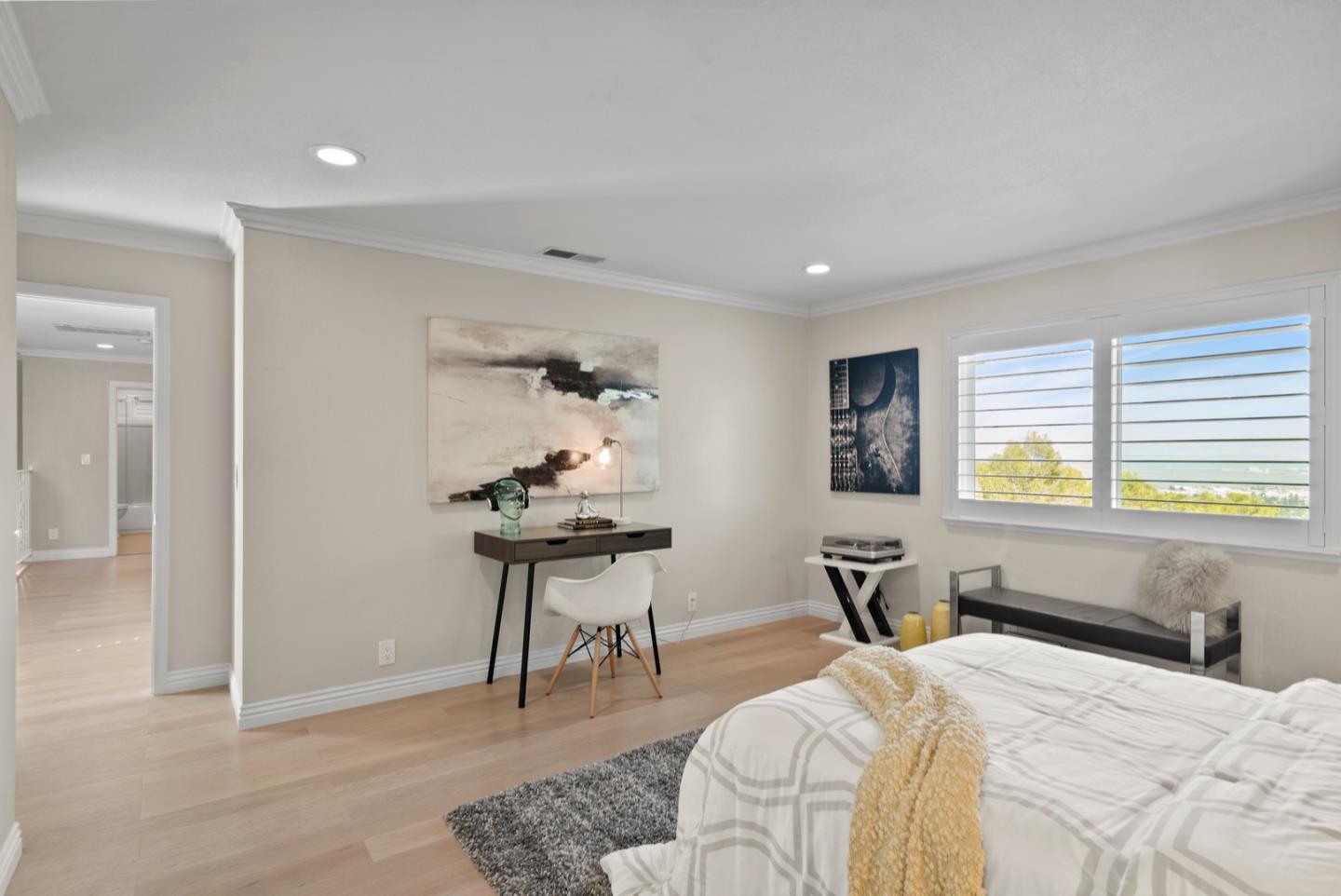 1011 Crestview DR