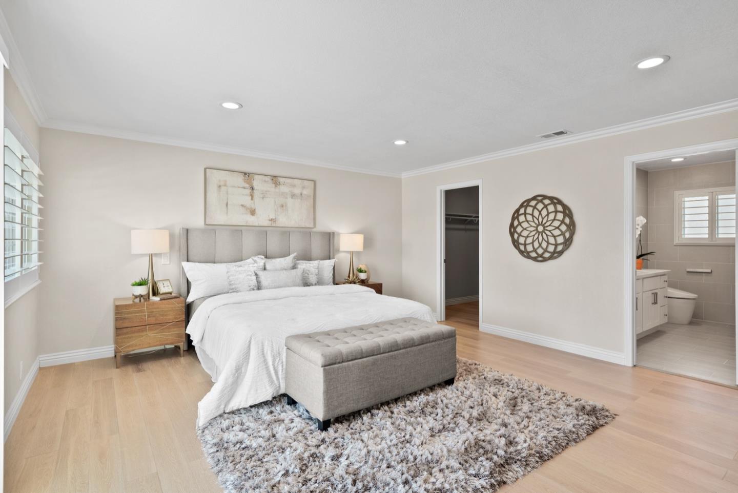 1011 Crestview DR