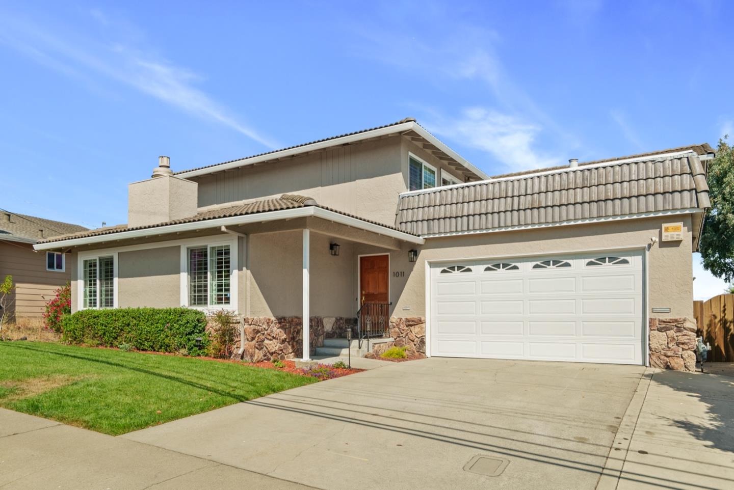 1011 Crestview DR