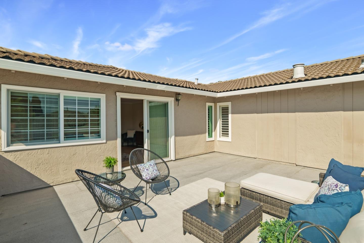 1011 Crestview DR