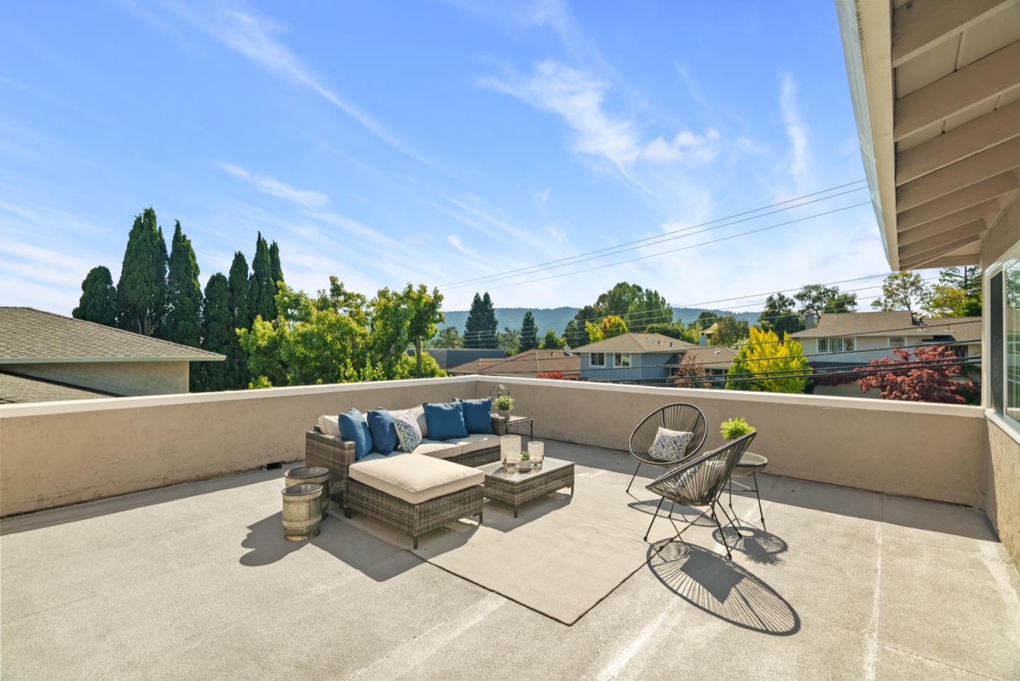 1011 Crestview DR