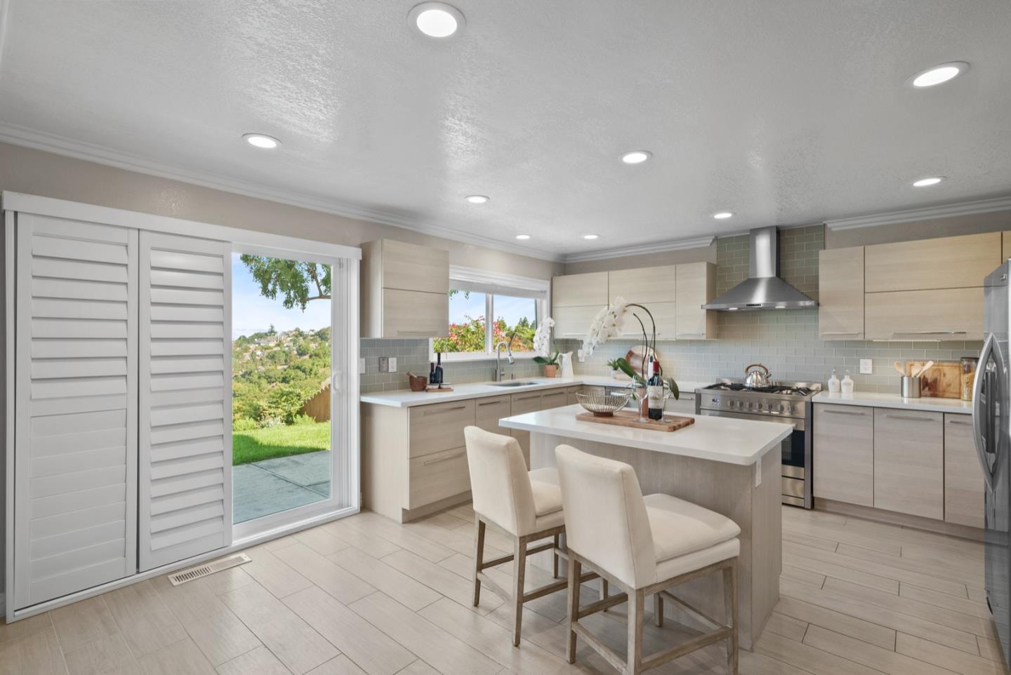 1011 Crestview DR