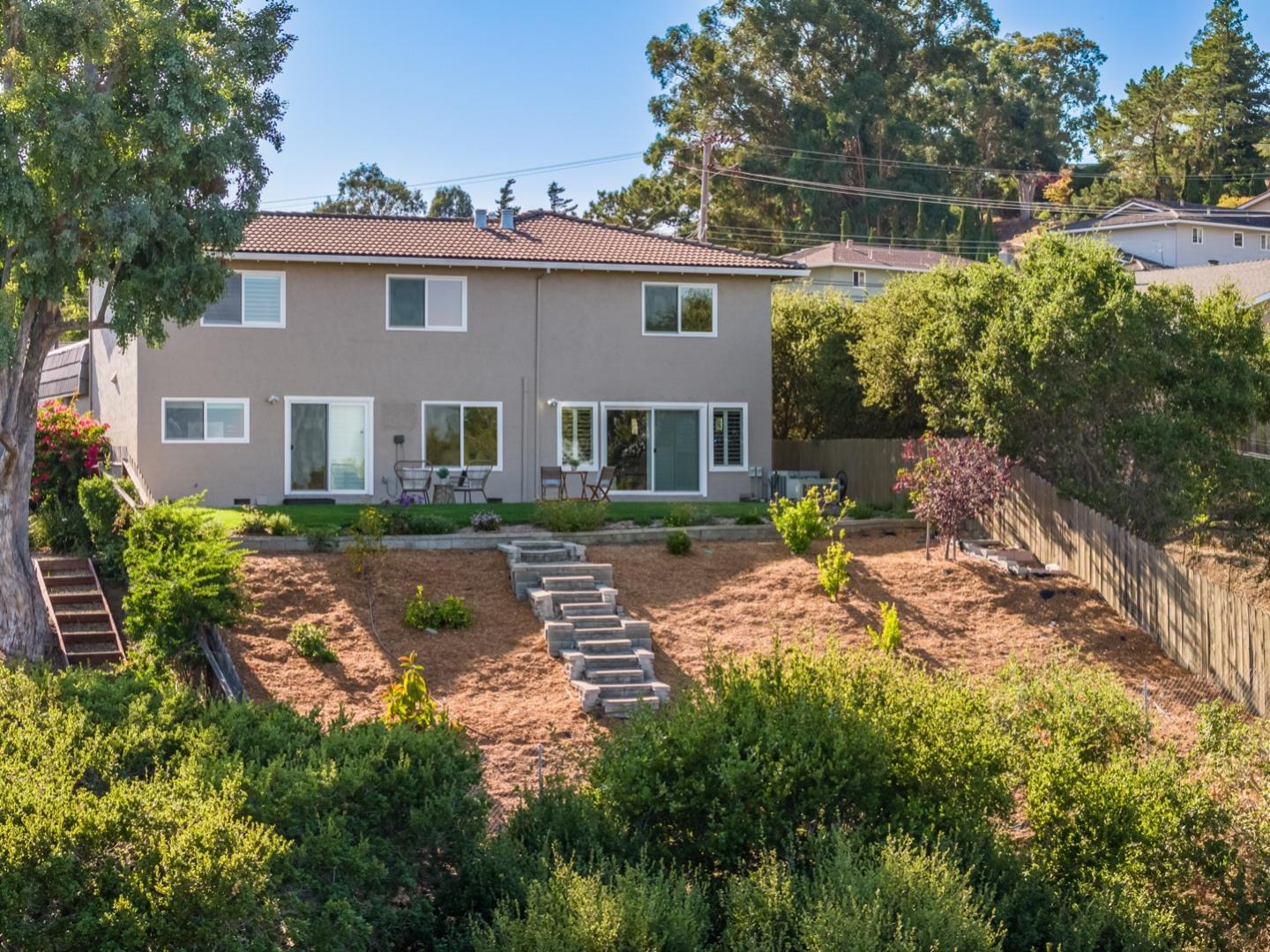 1011 Crestview DR