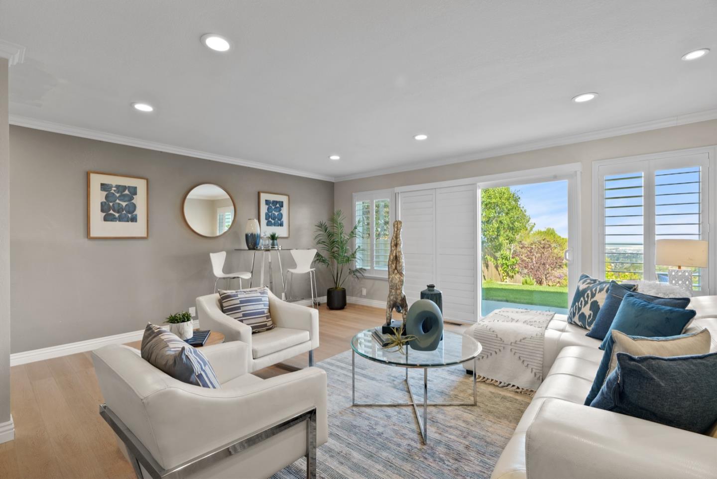 1011 Crestview DR