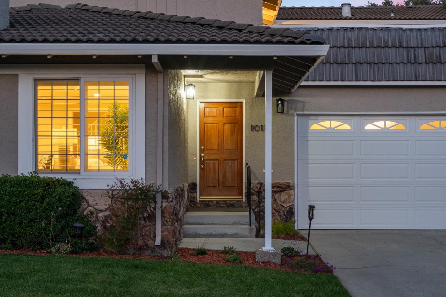 1011 Crestview DR