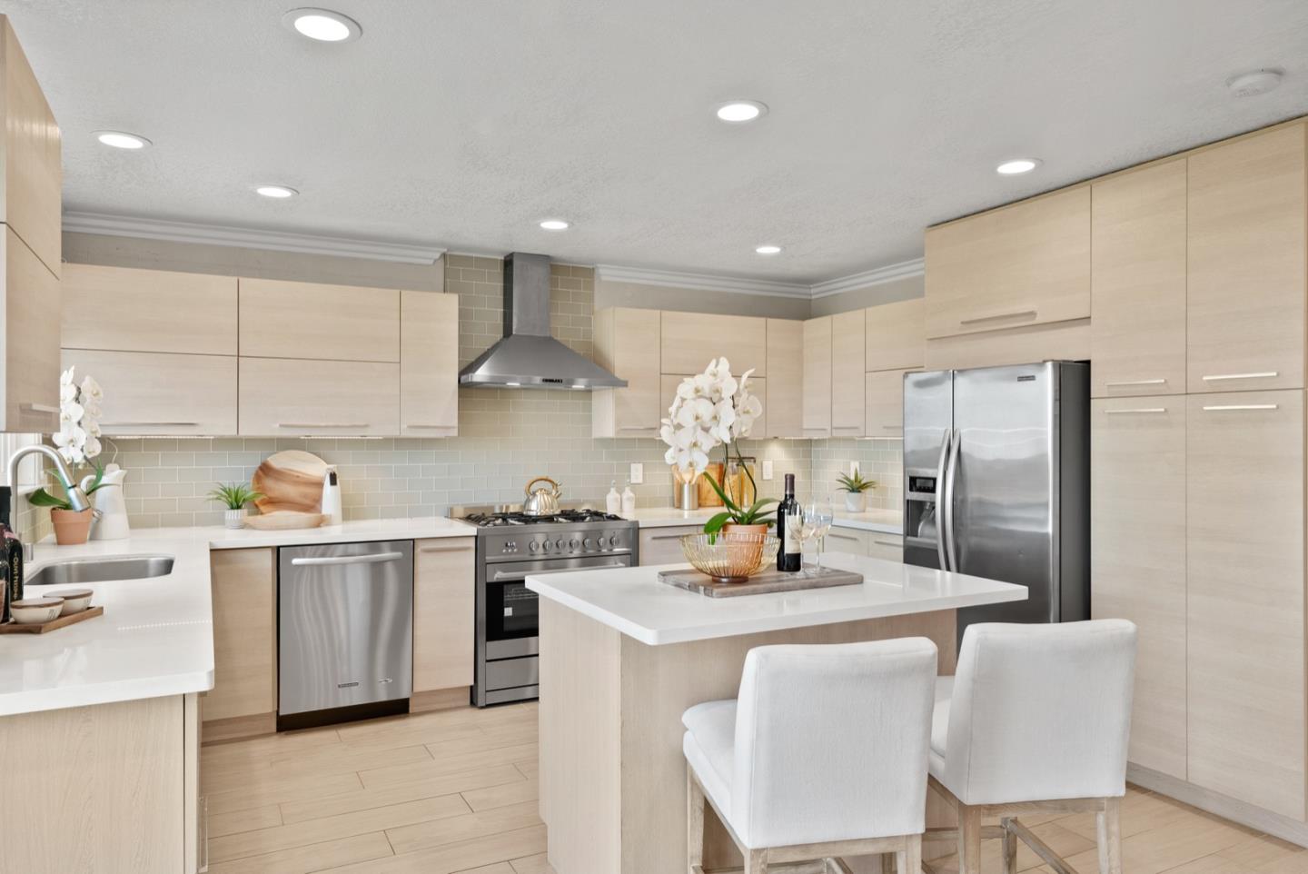 1011 Crestview DR