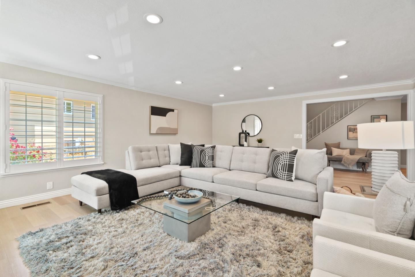 1011 Crestview DR