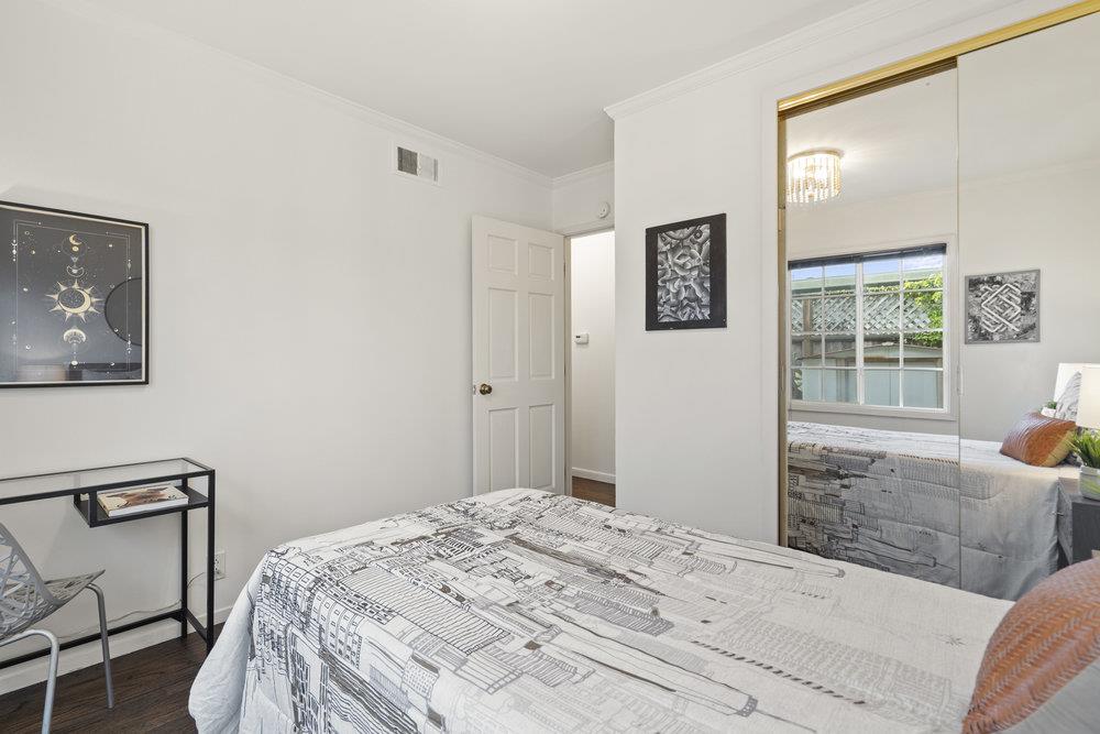 2 Emerald CT