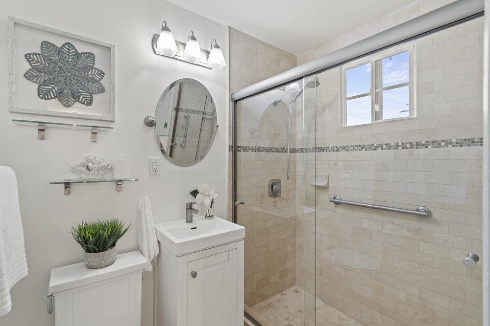 2 Emerald CT