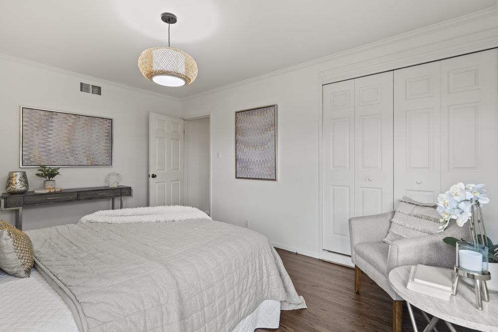 2 Emerald CT