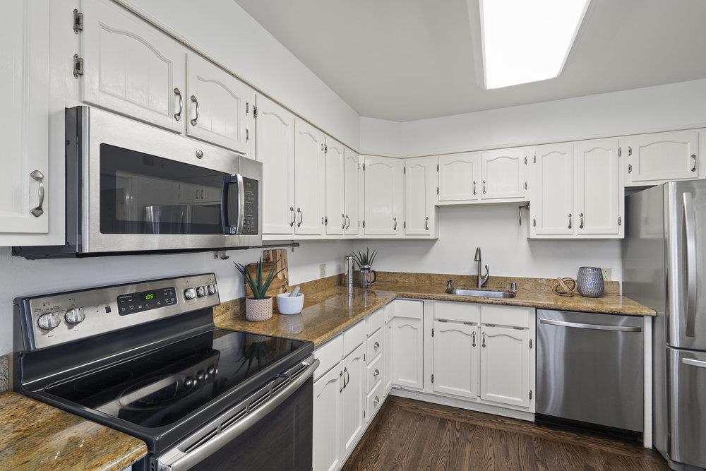 2 Emerald CT