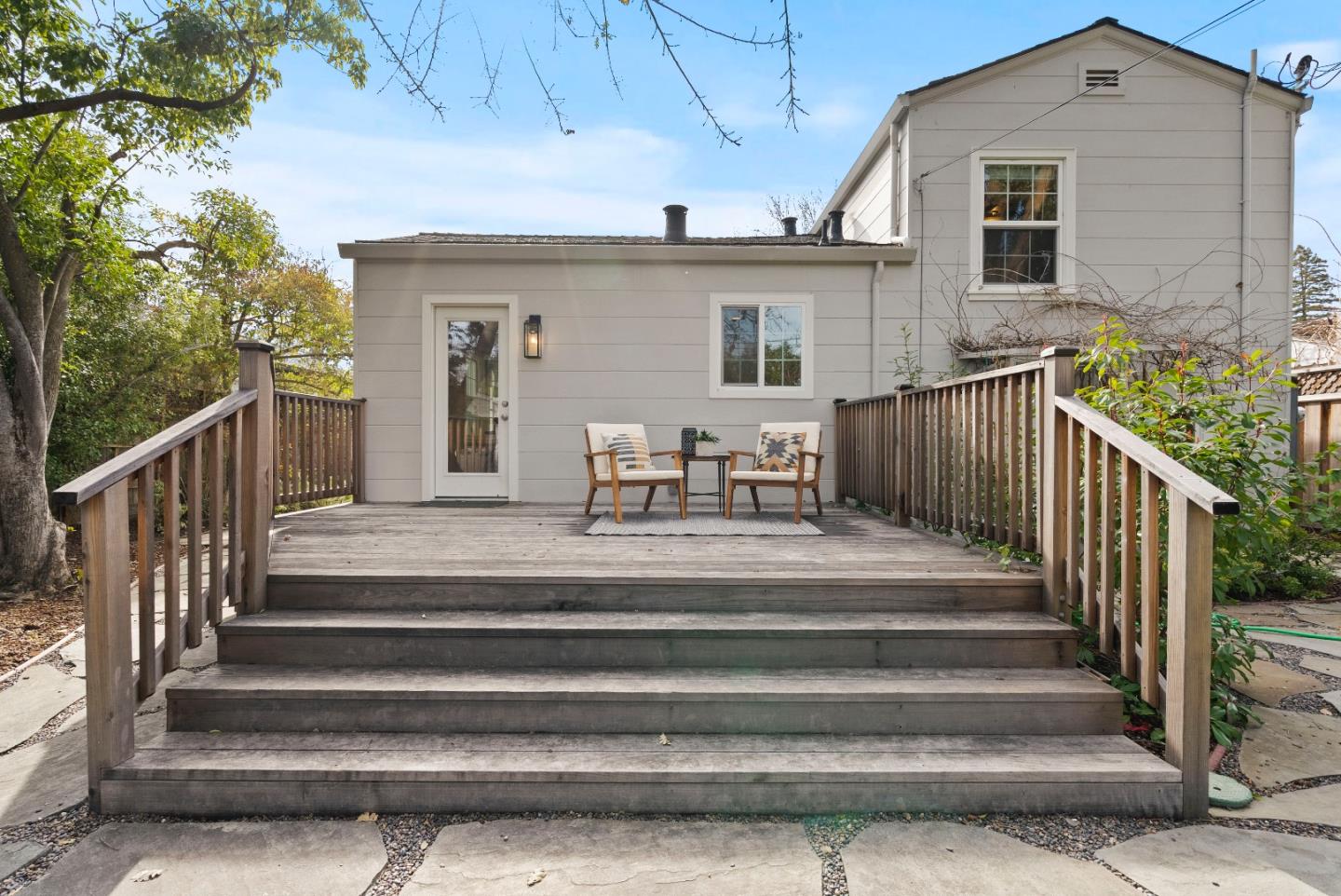 245 King ST