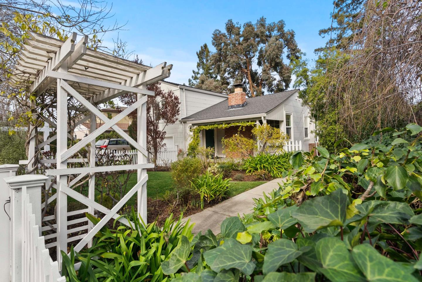 245 King ST