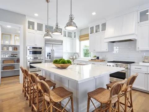 3101 Mena Drive