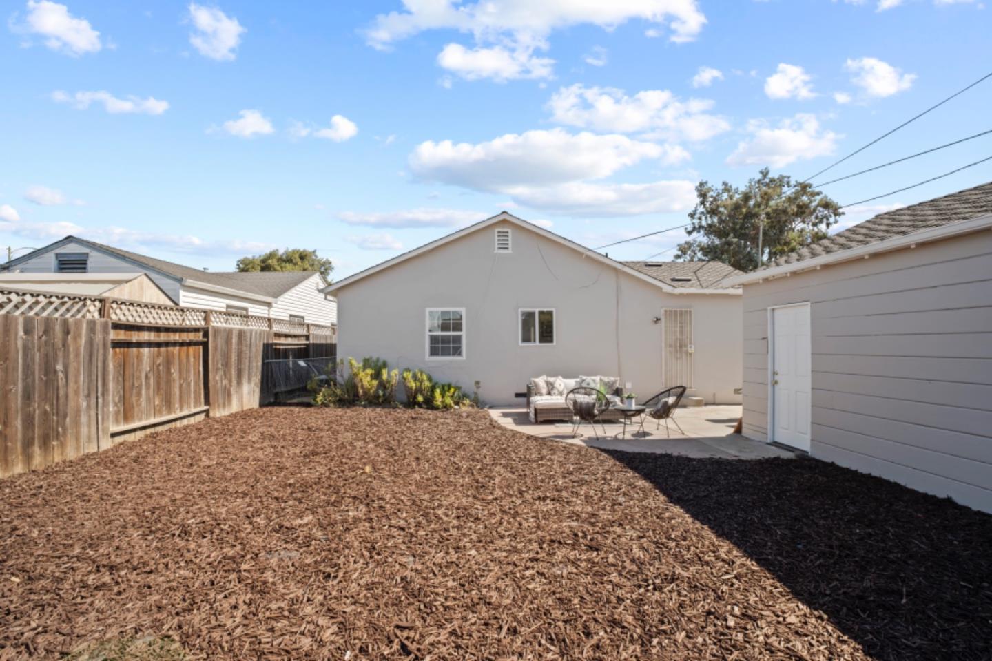 611 Novak DR