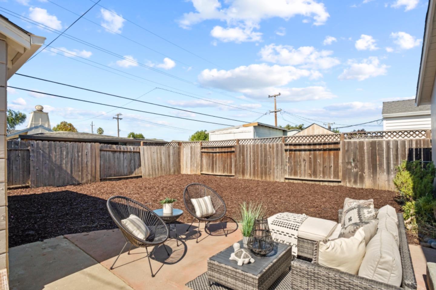 611 Novak DR