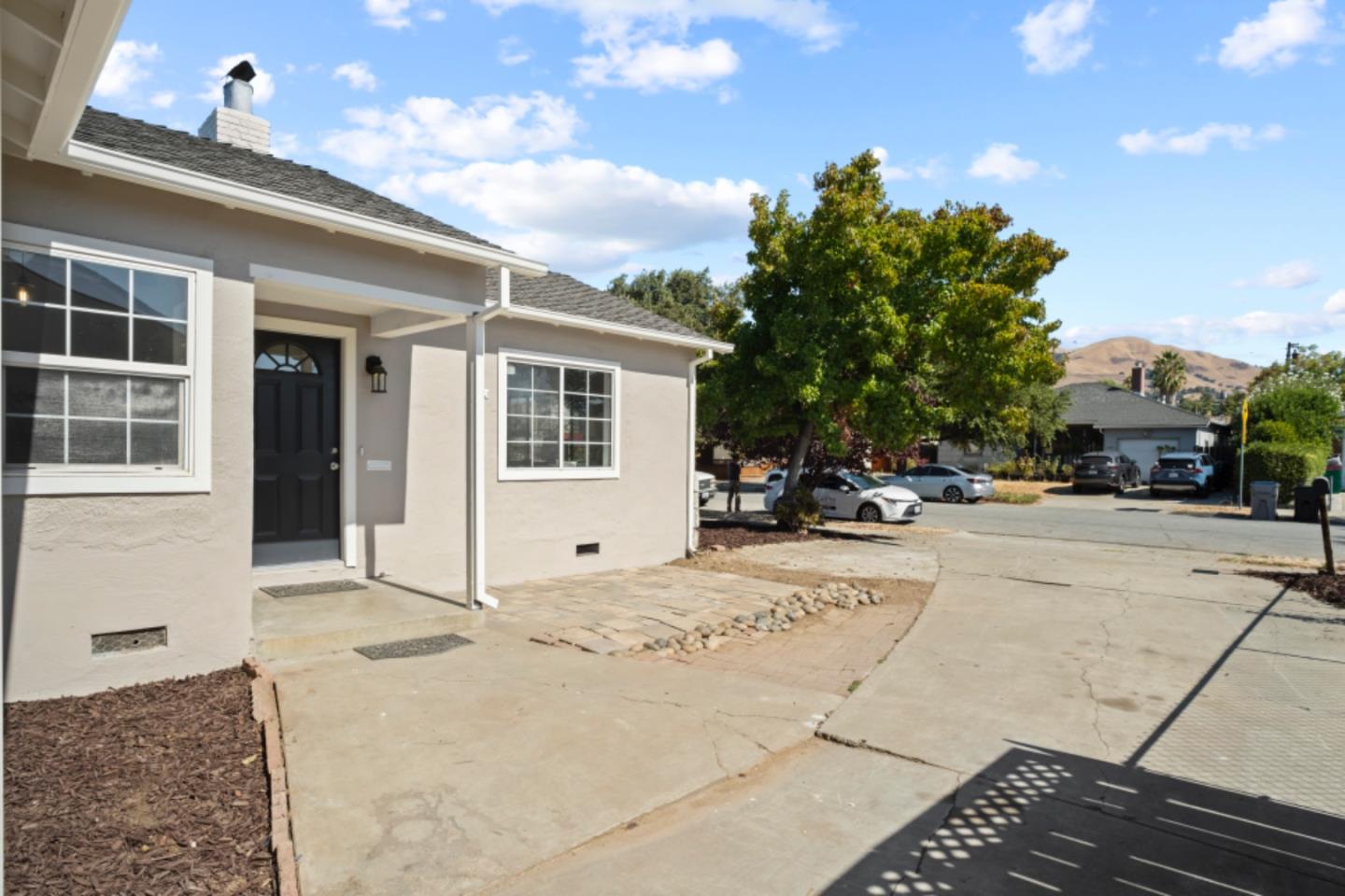 611 Novak DR