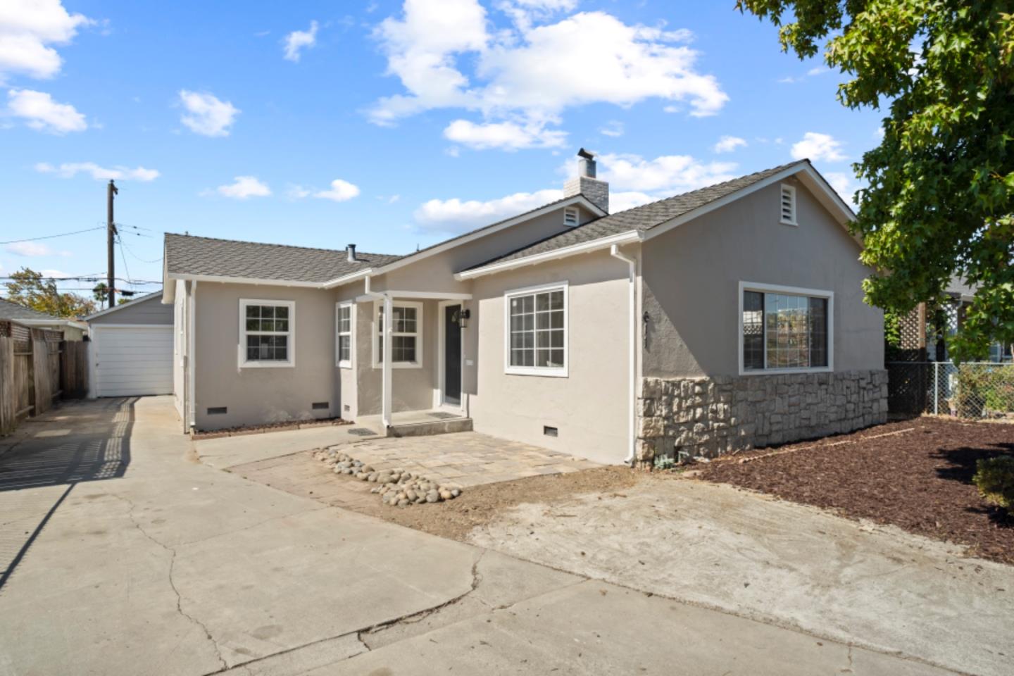 611 Novak DR
