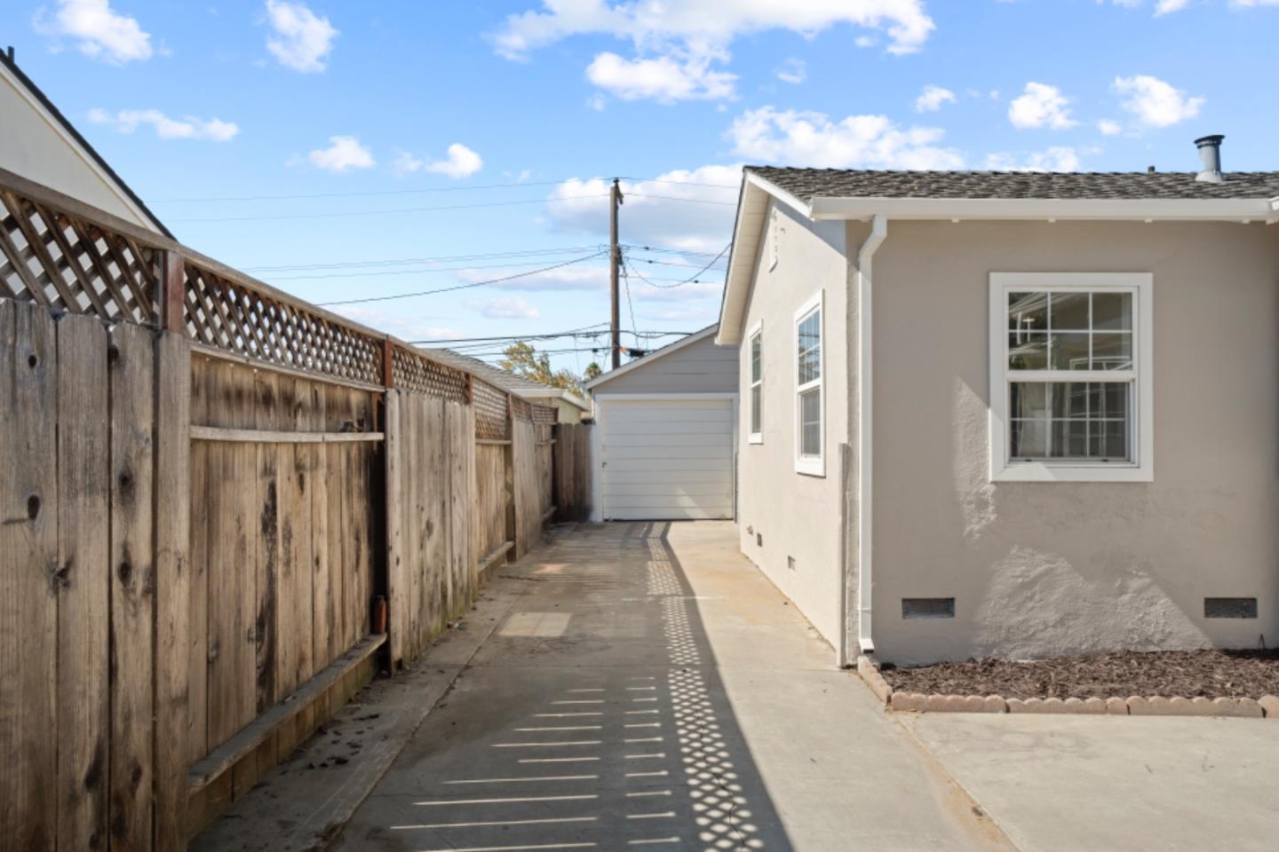 611 Novak DR